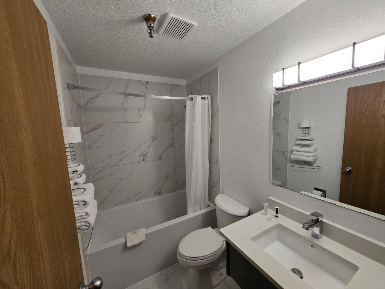 Super 8 By Wyndham Hotel 2*