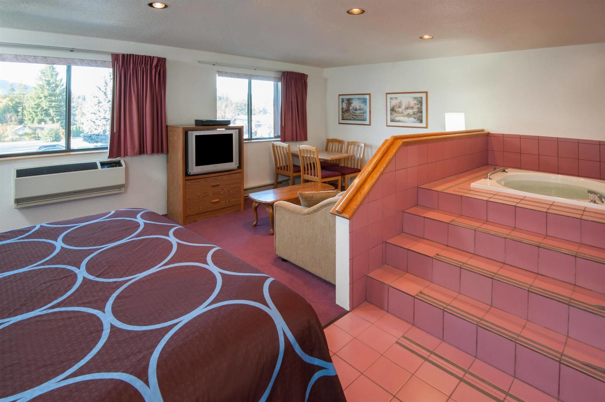 Super 8 By Wyndham Hotel
