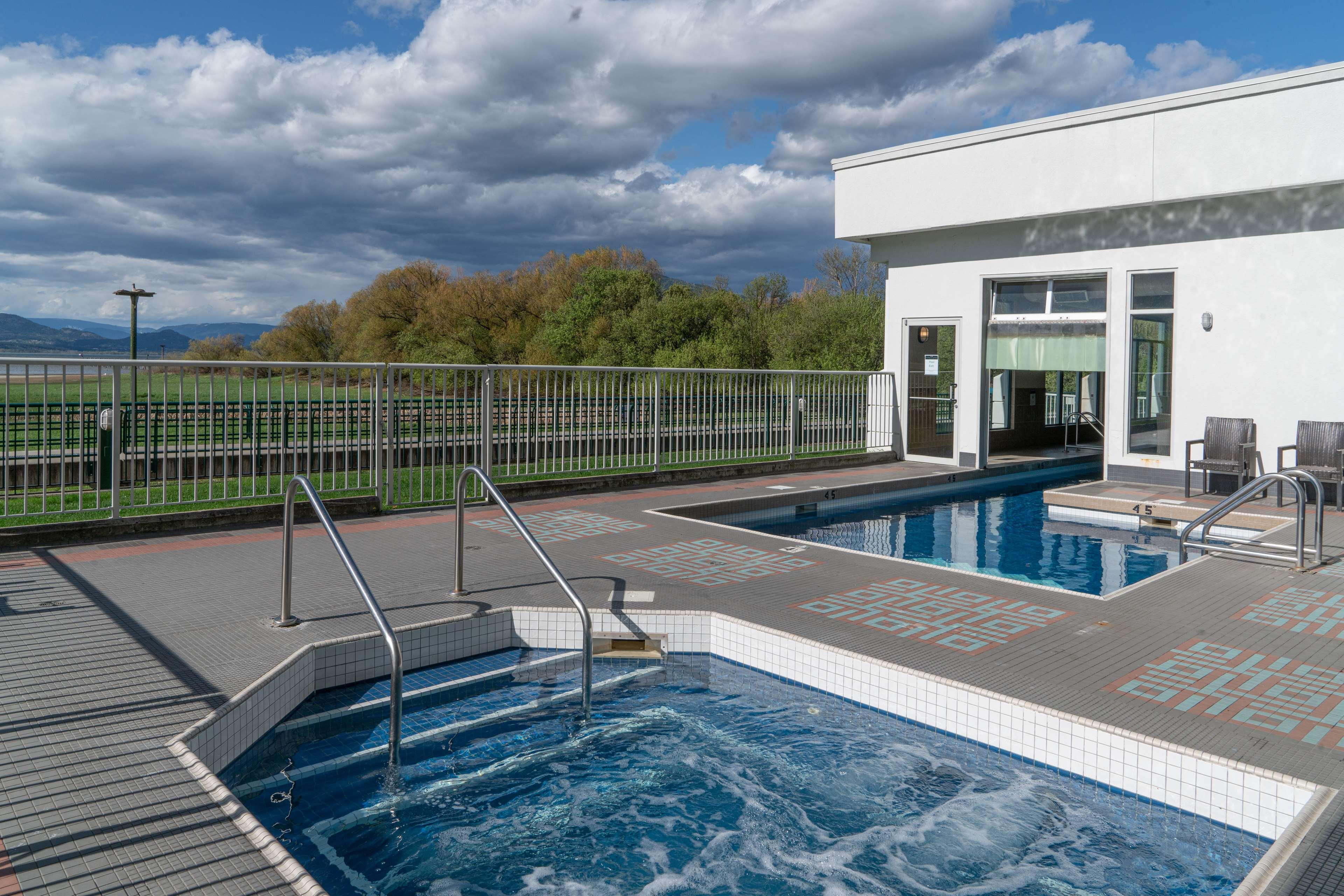 Resort Prestige Harbourfront Resort, Worldhotels Luxury Salmon Arm