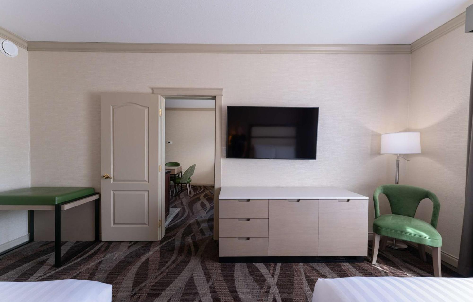 Prestige Harbourfront Resort, Worldhotels Luxury Salmon Arm