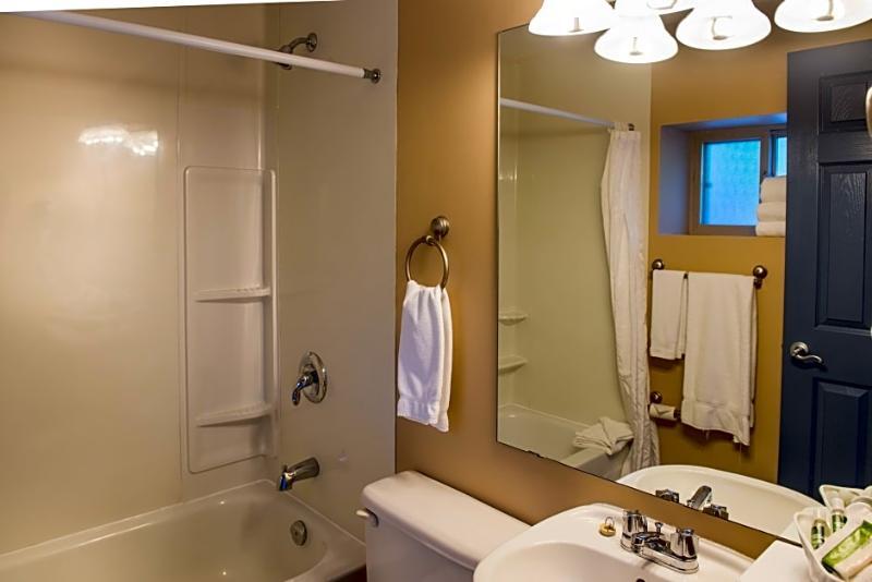 Hilltop - Hotel Salmon Arm